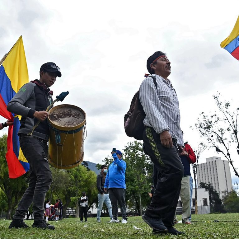 NACIONALIDADES INDIGENAS DEL ECUADOR (SIERRA)