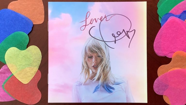 Descubre el fascinante arte del booklet del último álbum de Taylor Swift